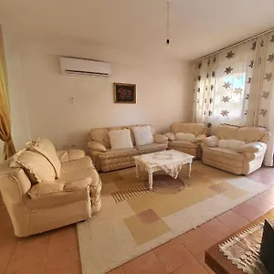 Spacious House With A Big Garden And Fire Pit Vakantiehuis